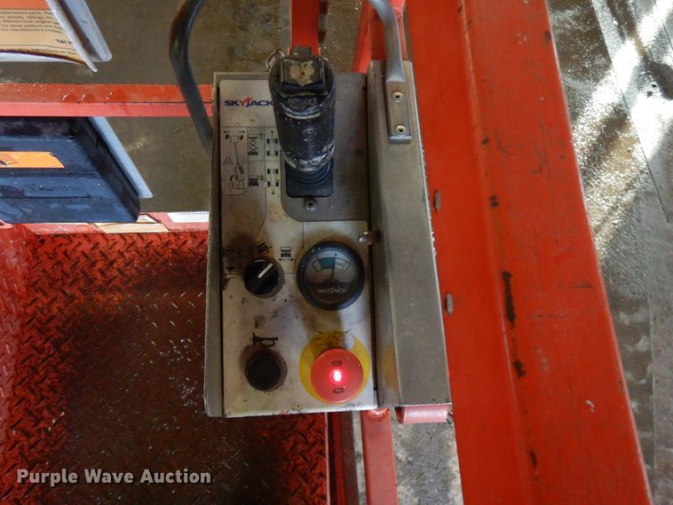 image for item IO9668 2008 Skyjack SJ3226  scissor lift