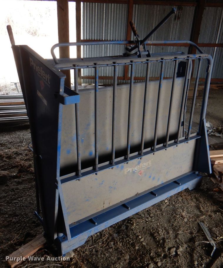 image for item JD9420 Priefert calf table