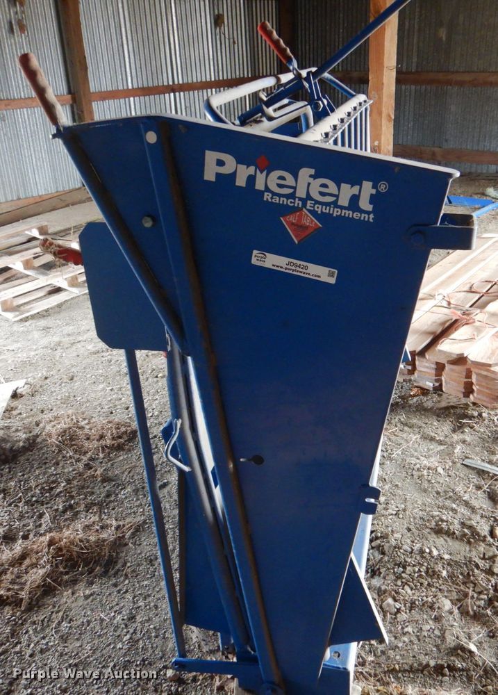 image for item JD9420 Priefert calf table