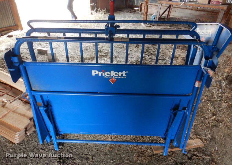 image for item JD9420 Priefert calf table