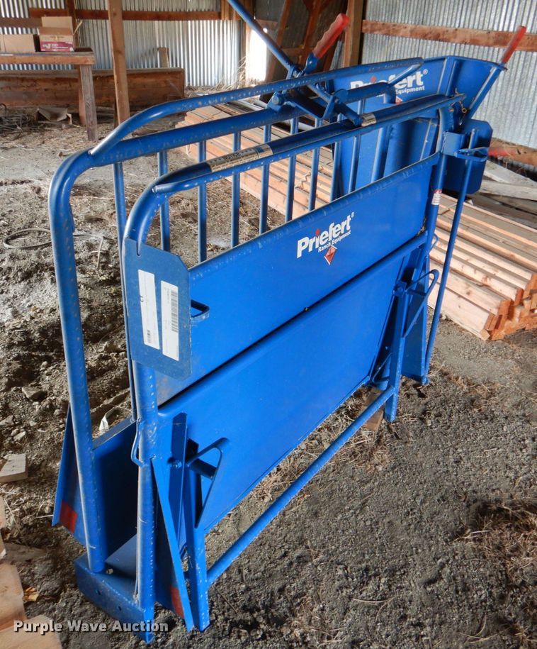 image for item JD9420 Priefert calf table