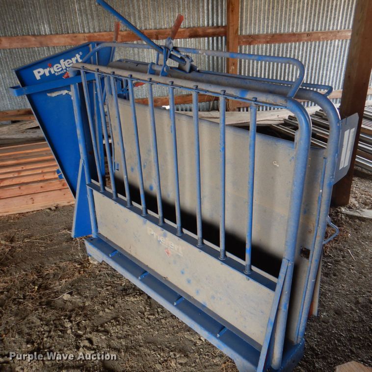 image for item JD9420 Priefert calf table