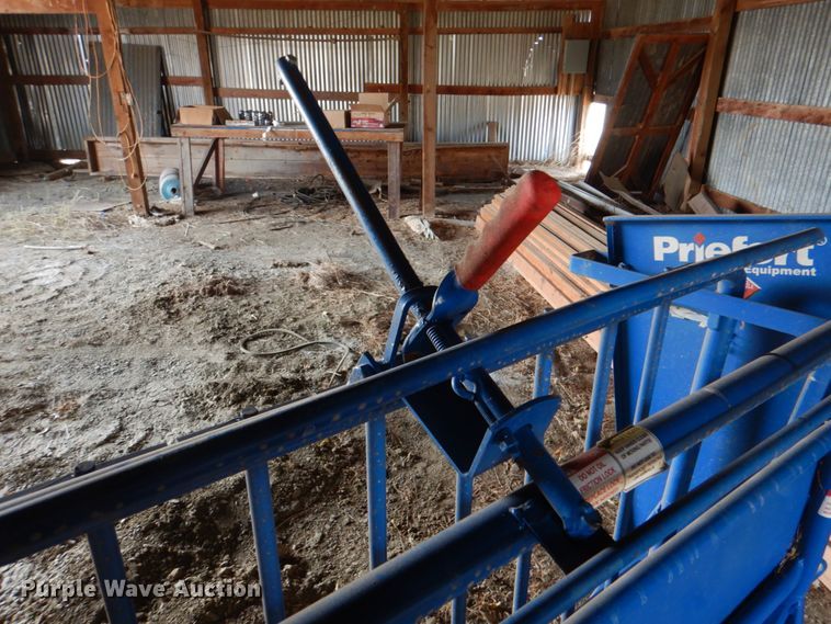 image for item JD9420 Priefert calf table