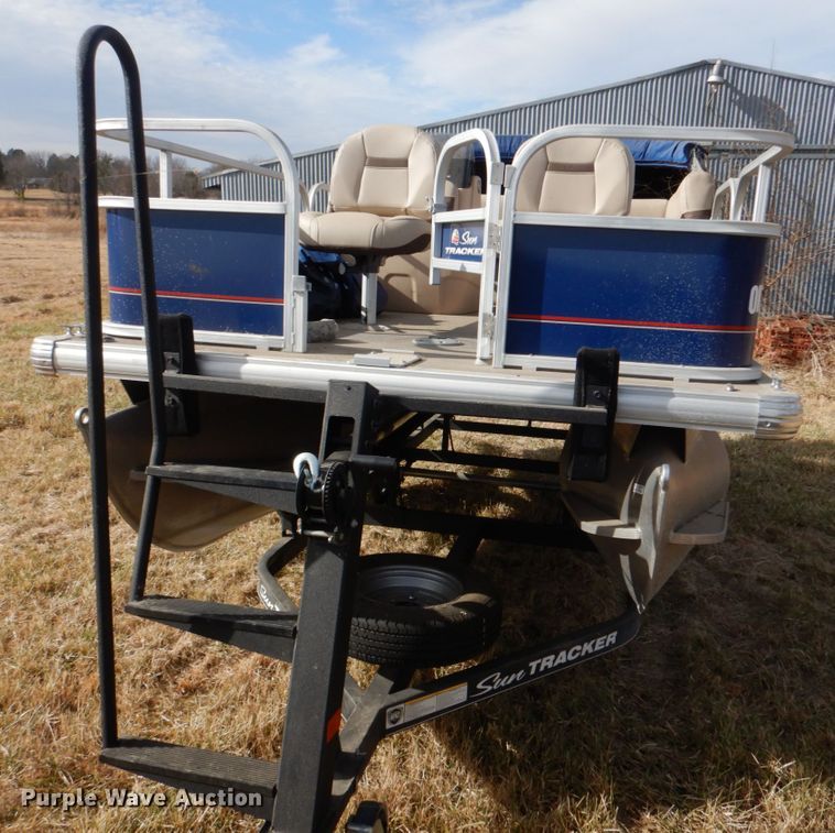 image for item JD9421 2018 Sun Tracker Bass Buggy 16 DLX  boat