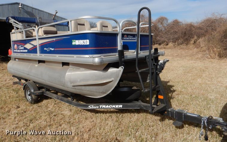 image for item JD9421 2018 Sun Tracker Bass Buggy 16 DLX  boat