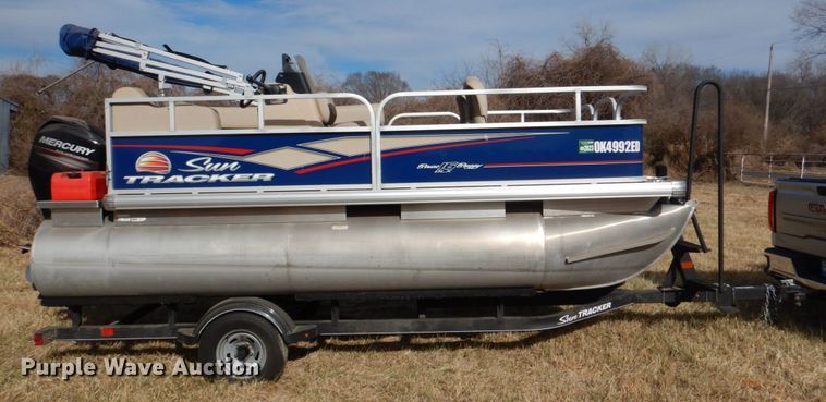image for item JD9421 2018 Sun Tracker Bass Buggy 16 DLX  boat