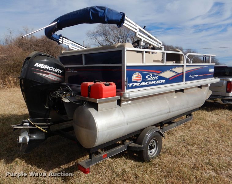 image for item JD9421 2018 Sun Tracker Bass Buggy 16 DLX  boat