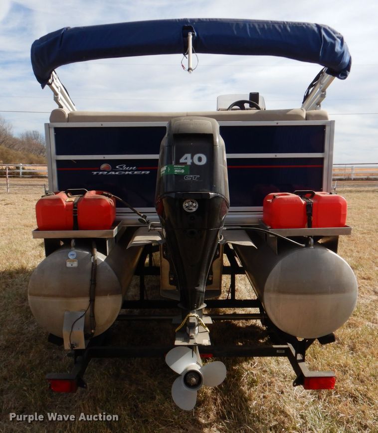 image for item JD9421 2018 Sun Tracker Bass Buggy 16 DLX  boat