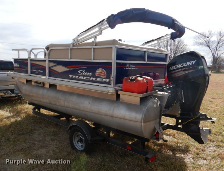 image for item JD9421 2018 Sun Tracker Bass Buggy 16 DLX  boat