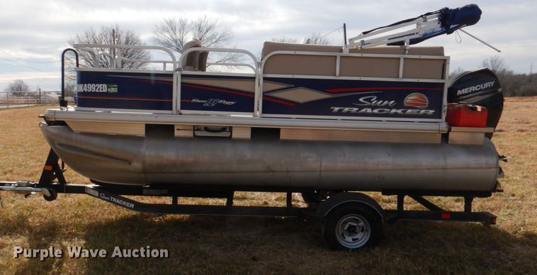 image for item JD9421 2018 Sun Tracker Bass Buggy 16 DLX  boat