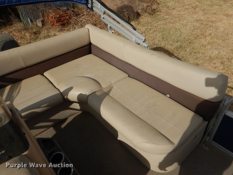 image for item JD9421 2018 Sun Tracker Bass Buggy 16 DLX  boat