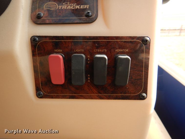 image for item JD9421 2018 Sun Tracker Bass Buggy 16 DLX  boat