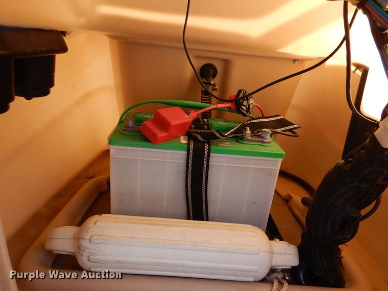 image for item JD9421 2018 Sun Tracker Bass Buggy 16 DLX  boat