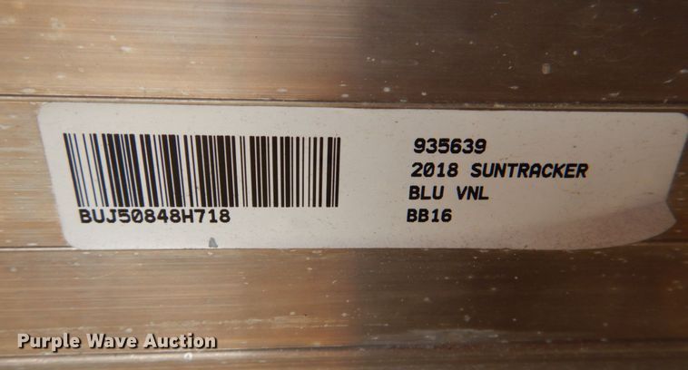 image for item JD9421 2018 Sun Tracker Bass Buggy 16 DLX  boat