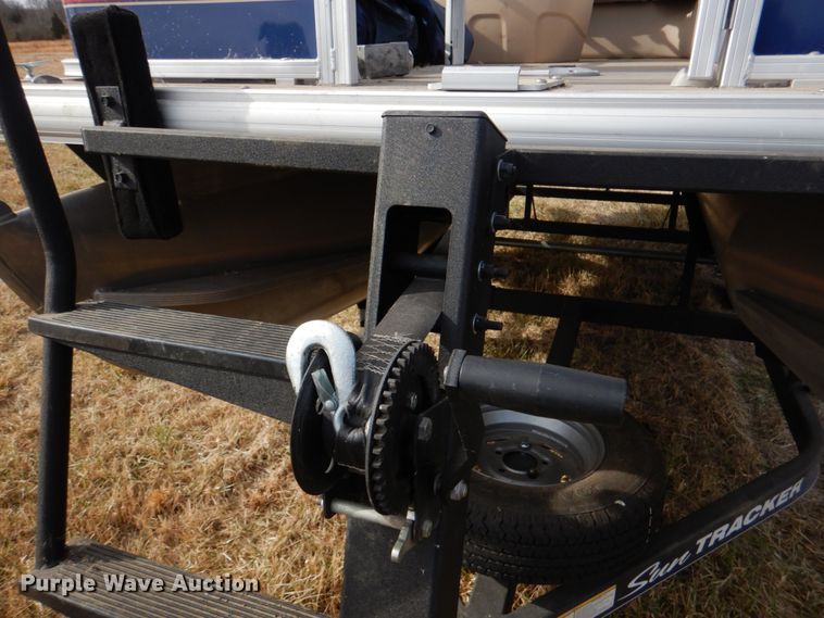 image for item JD9421 2018 Sun Tracker Bass Buggy 16 DLX  boat