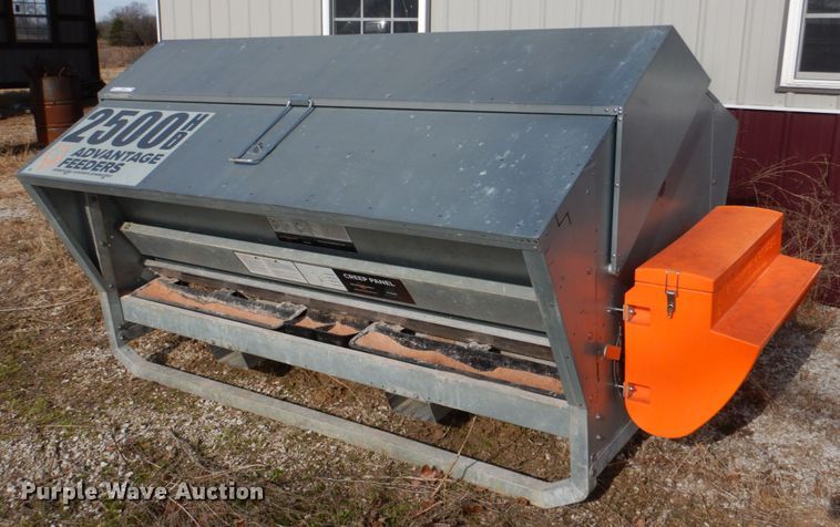image for item JD9425 Advantage Feeders 2500HD  creep feeder