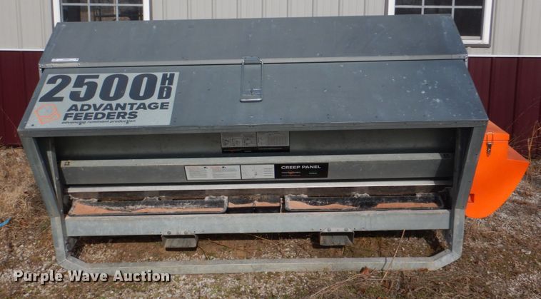 image for item JD9425 Advantage Feeders 2500HD  creep feeder