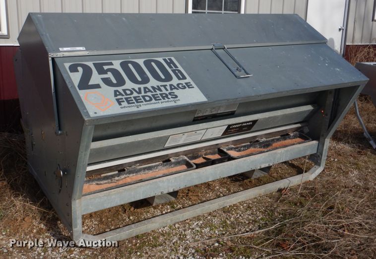 image for item JD9425 Advantage Feeders 2500HD  creep feeder