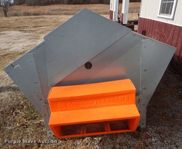 image for item JD9425 Advantage Feeders 2500HD  creep feeder