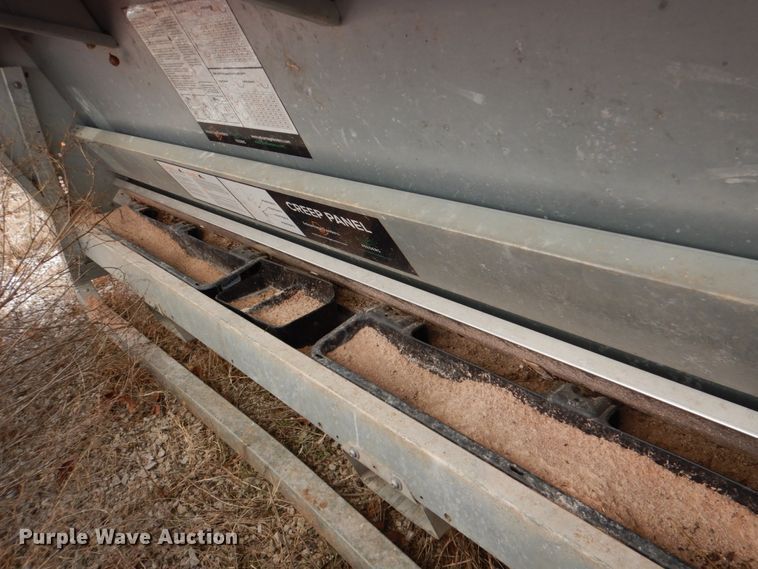 image for item JD9425 Advantage Feeders 2500HD  creep feeder