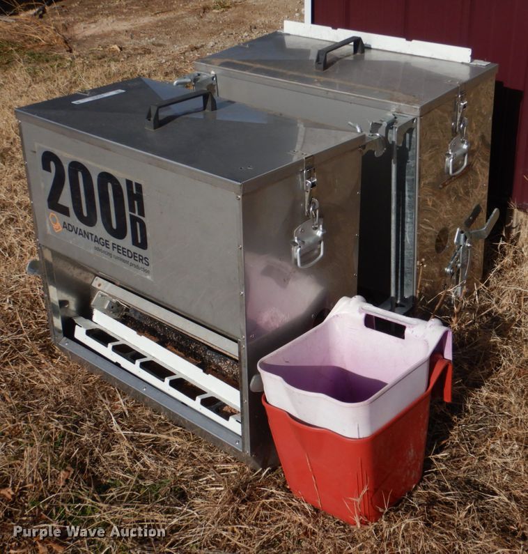 image for item JD9426 (2) Advantage Feeders 200HD feeders