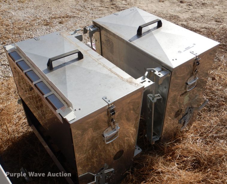 image for item JD9426 (2) Advantage Feeders 200HD feeders