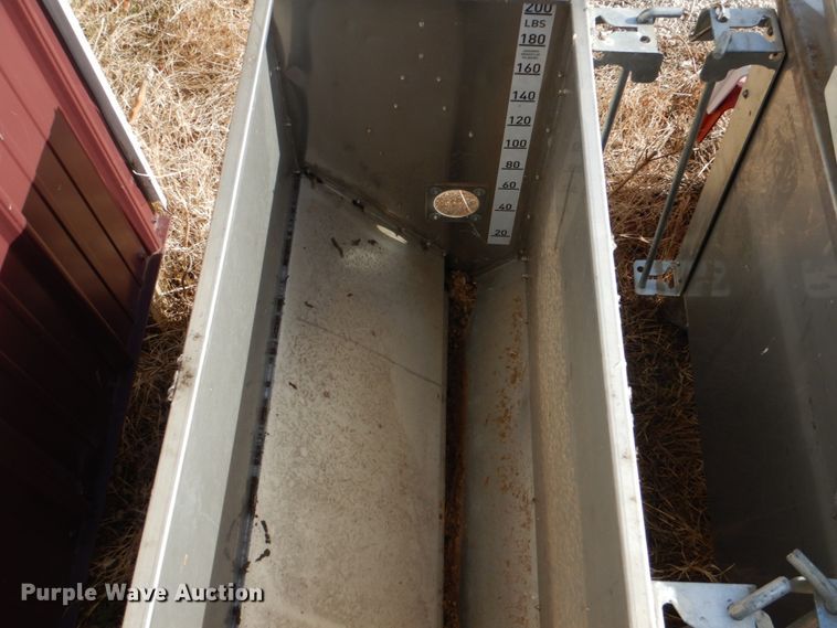 image for item JD9426 (2) Advantage Feeders 200HD feeders