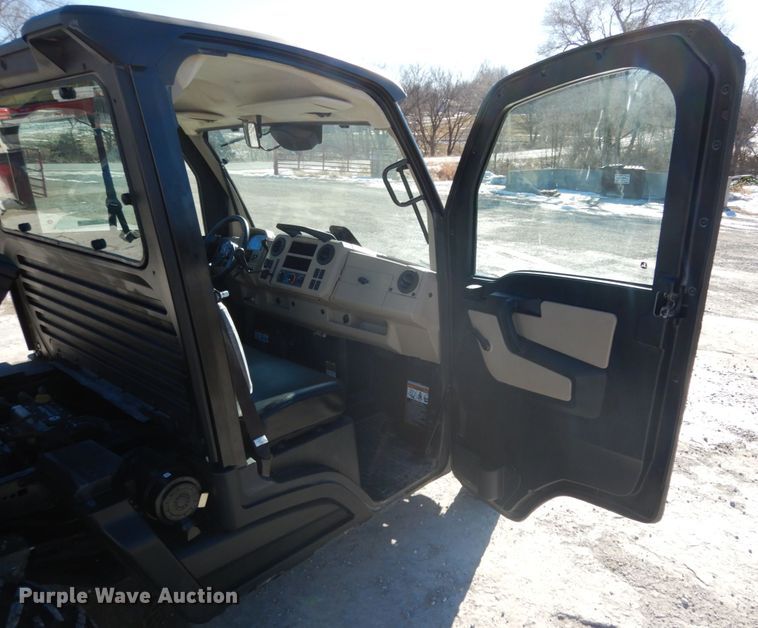 image for item JK9838 2020 John Deere XUV835R  utility vehicle