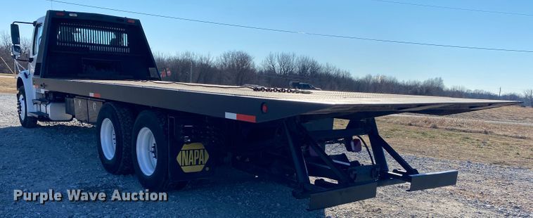 image for item JN9163 2007 Freightliner M2 106  rollback truck