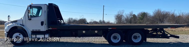 image for item JN9163 2007 Freightliner M2 106  rollback truck