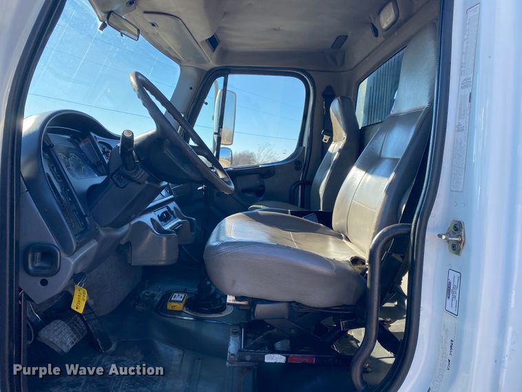 image for item JN9163 2007 Freightliner M2 106  rollback truck