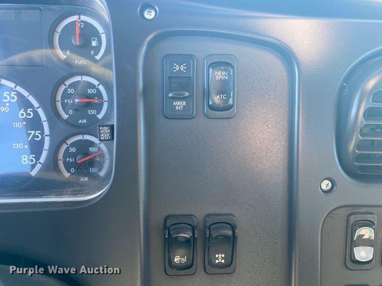 image for item JN9163 2007 Freightliner M2 106  rollback truck