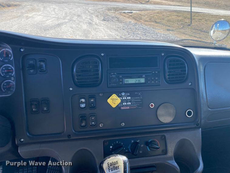 image for item JN9163 2007 Freightliner M2 106  rollback truck