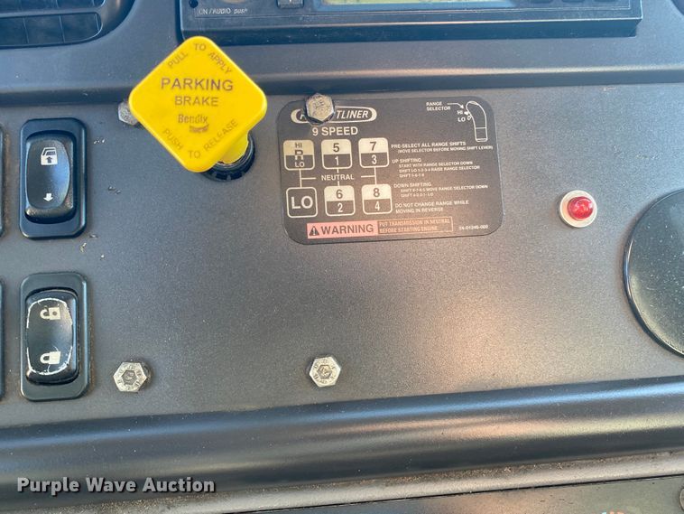 image for item JN9163 2007 Freightliner M2 106  rollback truck