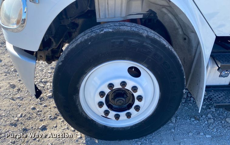 image for item JN9163 2007 Freightliner M2 106  rollback truck