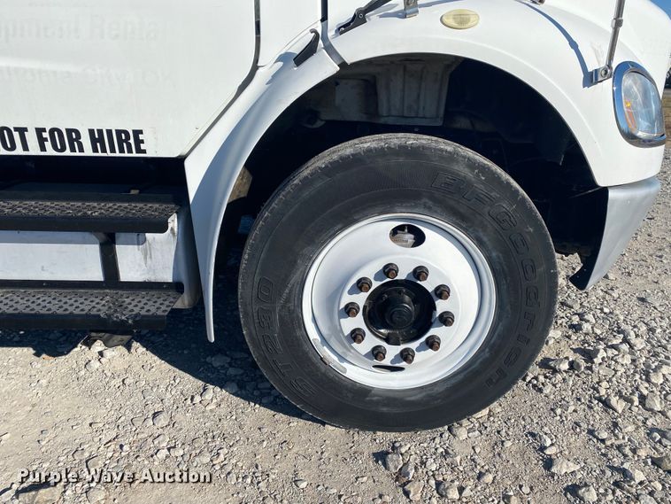 image for item JN9163 2007 Freightliner M2 106  rollback truck