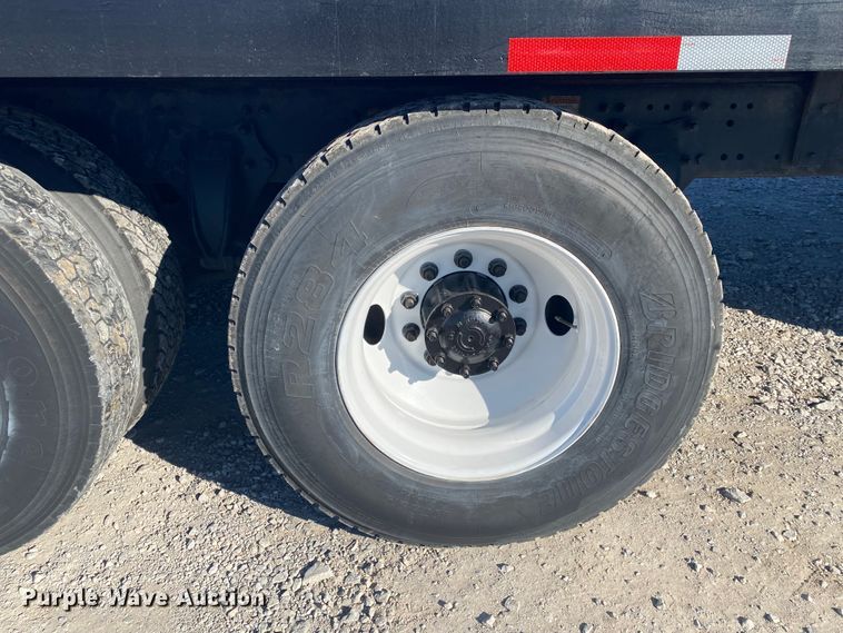 image for item JN9163 2007 Freightliner M2 106  rollback truck