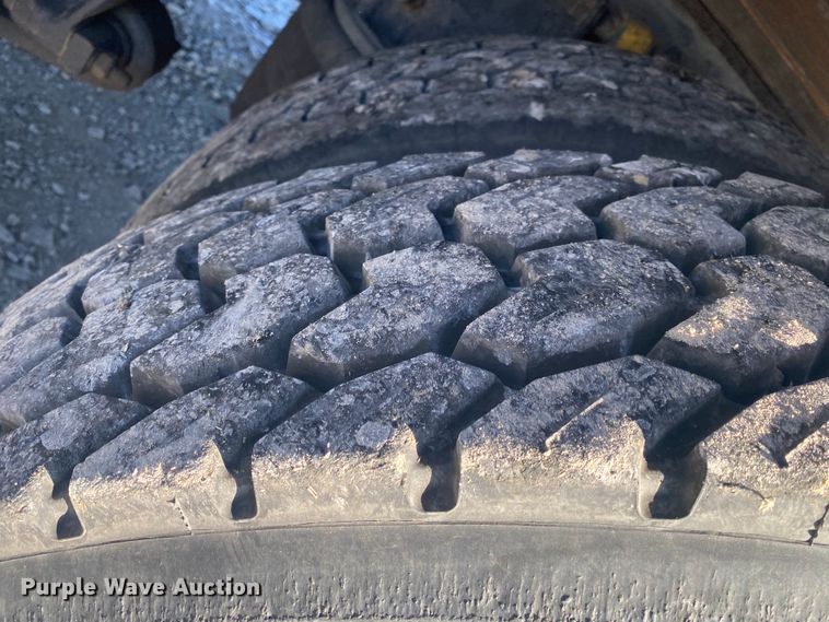 image for item JN9163 2007 Freightliner M2 106  rollback truck