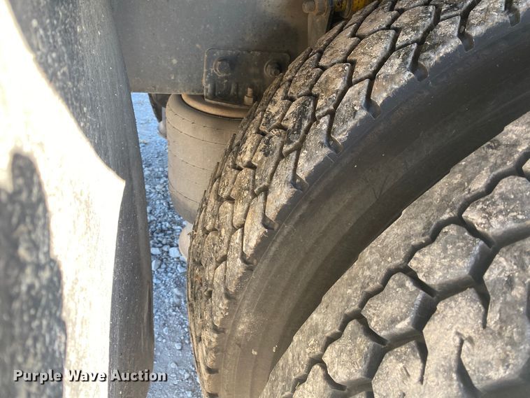 image for item JN9163 2007 Freightliner M2 106  rollback truck