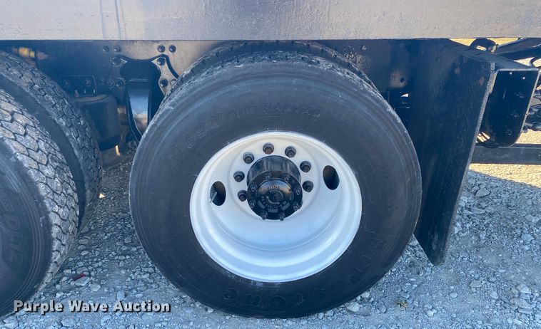 image for item JN9163 2007 Freightliner M2 106  rollback truck