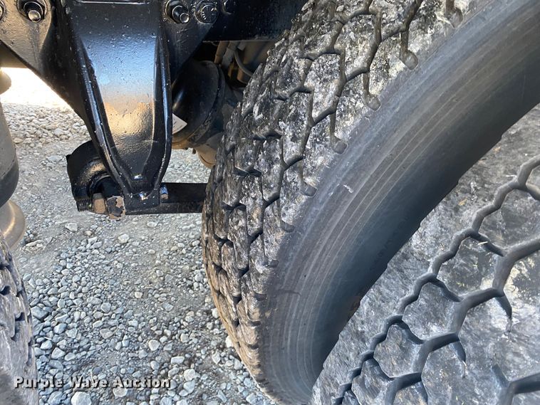 image for item JN9163 2007 Freightliner M2 106  rollback truck