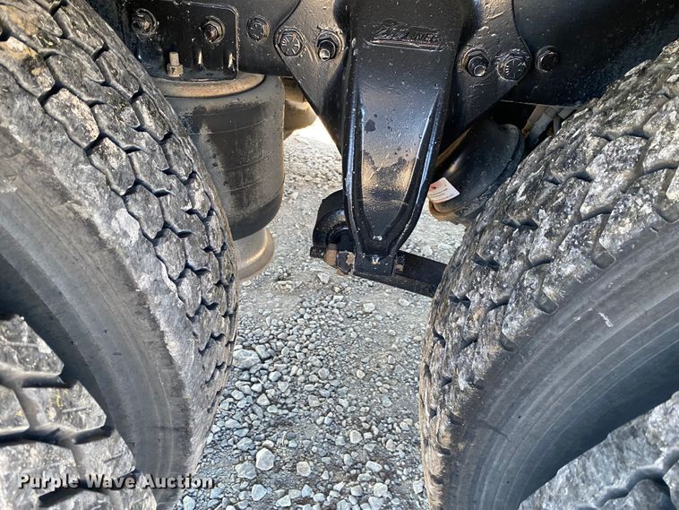 image for item JN9163 2007 Freightliner M2 106  rollback truck