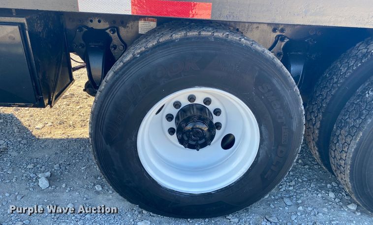 image for item JN9163 2007 Freightliner M2 106  rollback truck