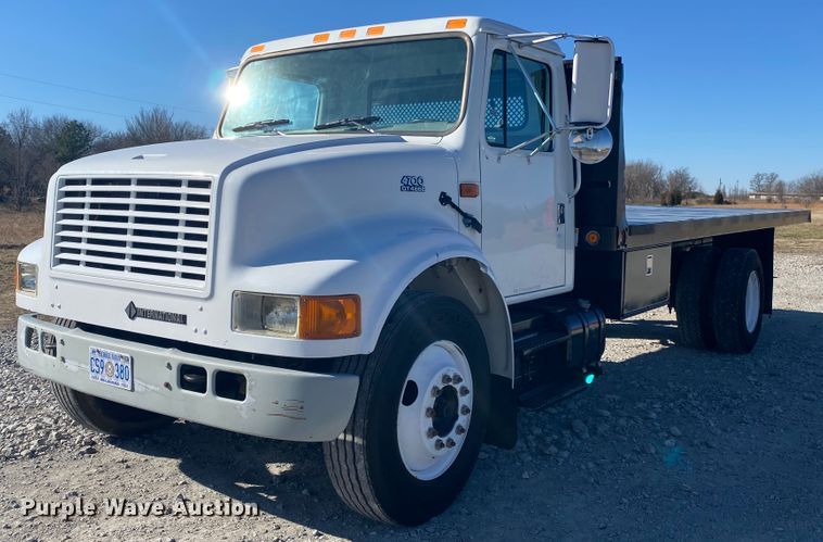 image for item JN9165 1999 International 4700  flatbed truck