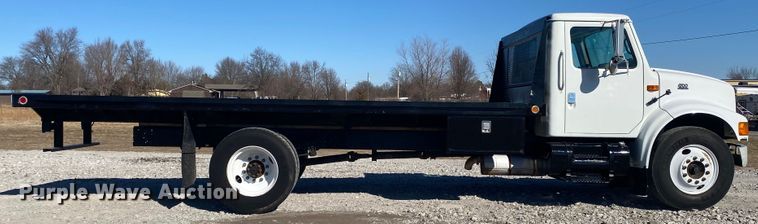 image for item JN9165 1999 International 4700  flatbed truck