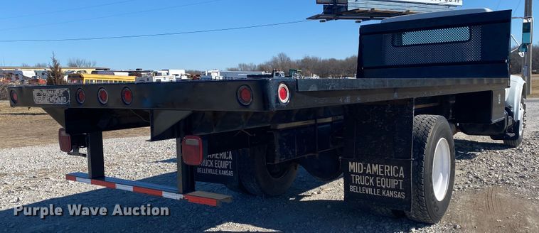 image for item JN9165 1999 International 4700  flatbed truck