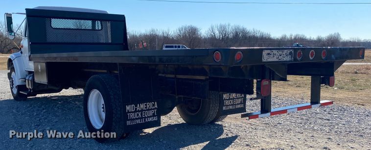 image for item JN9165 1999 International 4700  flatbed truck