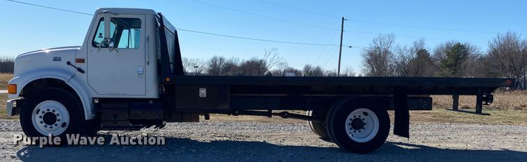 image for item JN9165 1999 International 4700  flatbed truck