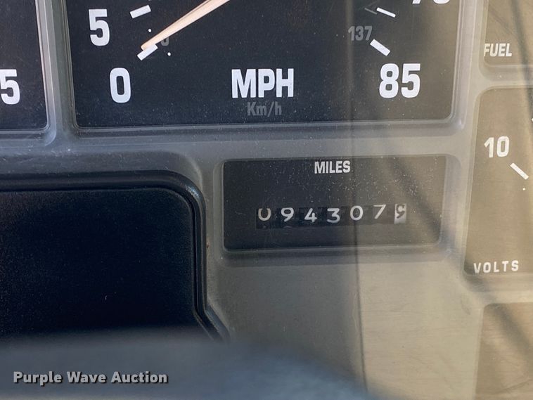 image for item JN9165 1999 International 4700  flatbed truck