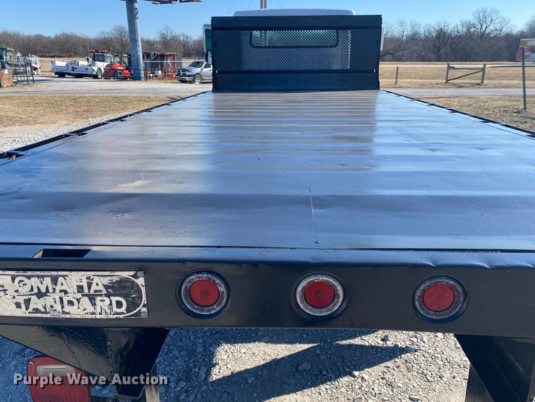 image for item JN9165 1999 International 4700  flatbed truck